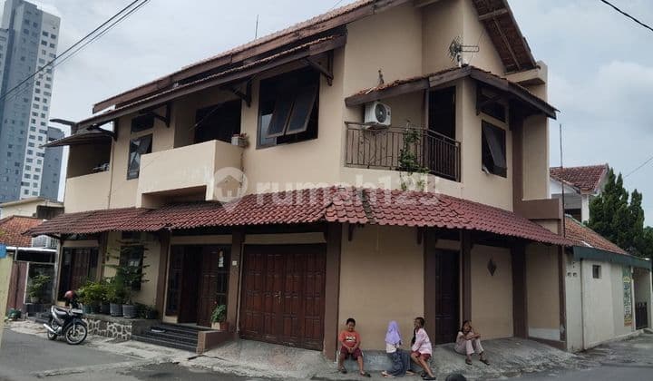 Rumah Hook Bagus 2 Lantai dekat Mall Solo Square