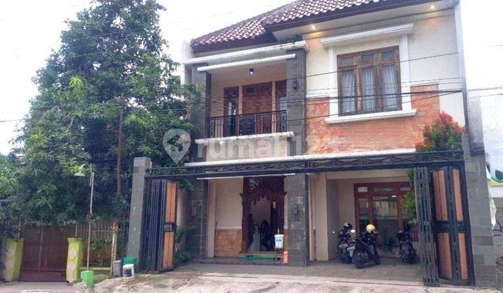 Nice strategic 2-story house near Adi Soemarmo Airport.