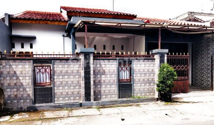 Rumah Bagus Akses Jalan Luas Dekat Soko Baru