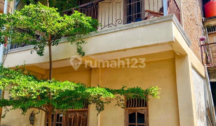 Second-hand house 2 floors near Akfist Colomadu campus.