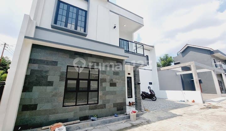 Rumah Mewah 2 Lantai Di Banjarsari Surakarta