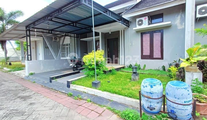Nice Comfortable Cluster House Near Ngasem Toll Road