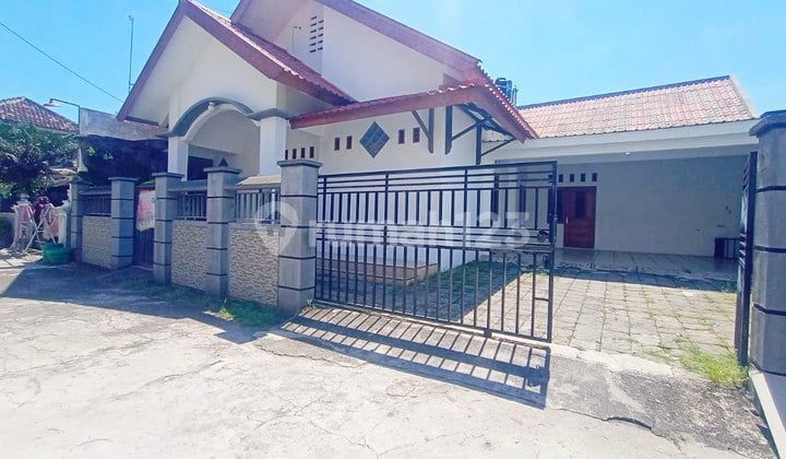 Rumah Strategis Halaman Luas Dekat Kampus Unisri Dan Ringroad