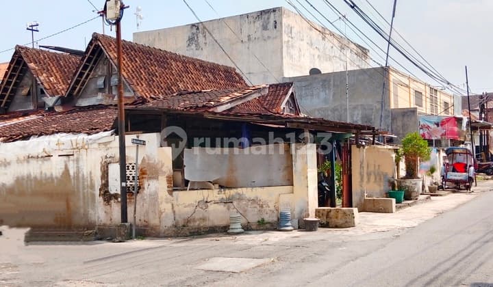 Tanah Hook Luas Strategis Pusat Kota Solo Dekat Solo Suare Mall