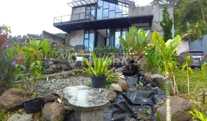Affordable Villa House in Kemuning Tourist Location