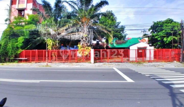 Strategic Commercial Location by the Roadside in Solo City