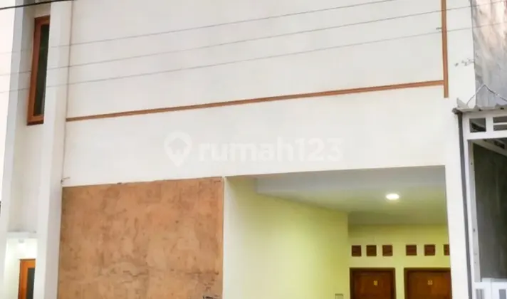 Active Dormitory Fully Furnished Near Solo Campus