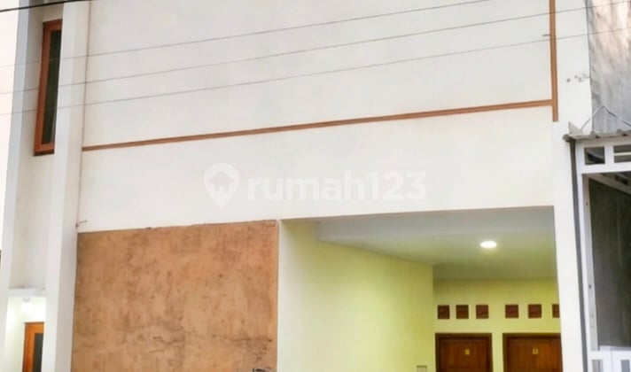 Active Dormitory Fully Furnished Near Solo Campus