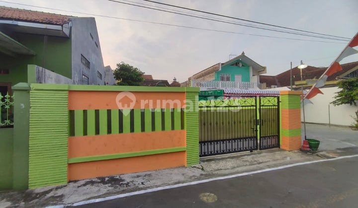 Rumah Second Strategis Dekat Mall Luwes Gentan