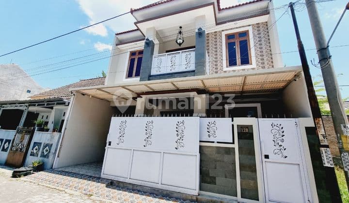 Rumaj Cantik 2 Lantai Modern Di Area Gentan