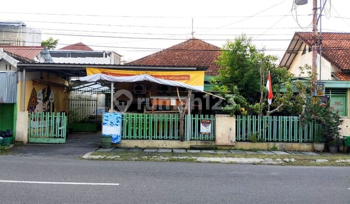 Rumah Klasik Bagus Akses Jalan Lebar di Solo Kota