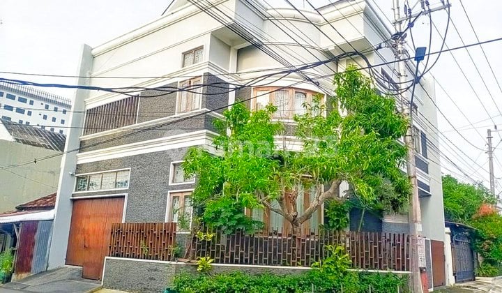 Rumah Hook Strategis 2lt Dekat Stasiun Purwosari Solo