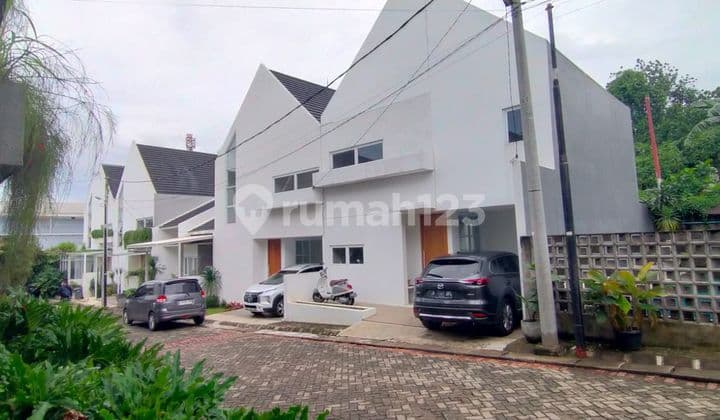 DEKAT MRT LEBAK BULUS JUAL RUMAH DALAM TOWNHOUSE EKSLUSIF DI CIRENDEU