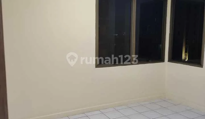 Kemayoran Park Apartment 3 BR Good Unfurnished