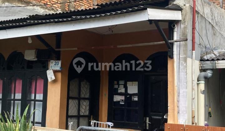 Rumah, 2 Lantai, SHM Lokasi Strategis