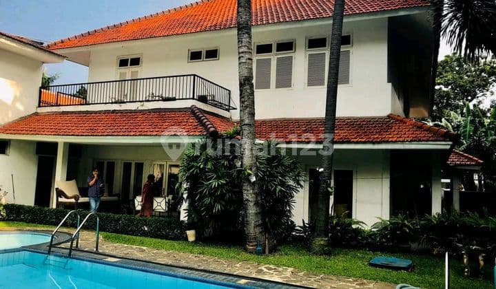 Rumah Vintage Harga Menarik dengan Lokasi Strategis