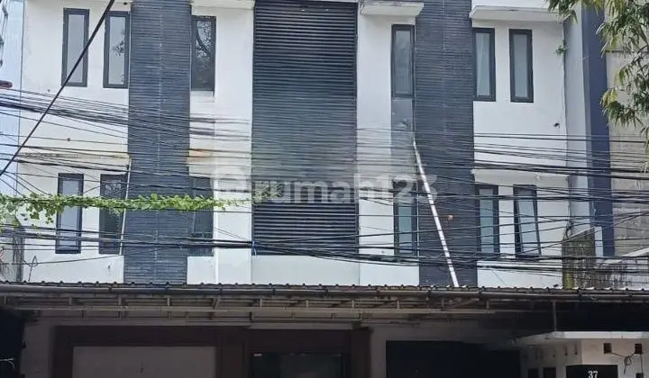 Mini Building Area Komersial Siap Pakai
