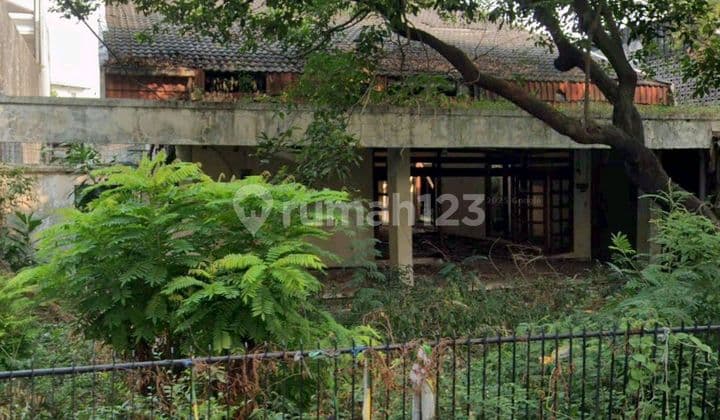 Rumah Tua Hitung Tanah Dekat Taman Proklamator dengan Harga Bagus