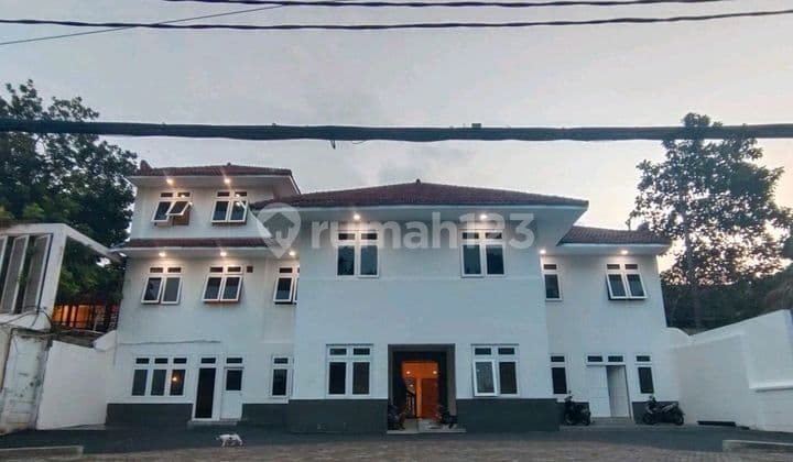 For Sale: Shop House in Menteng, Central Jakarta
Premium Location, Commercial Zone, 8 Floors Permit
Suitable for Office / Restaurant