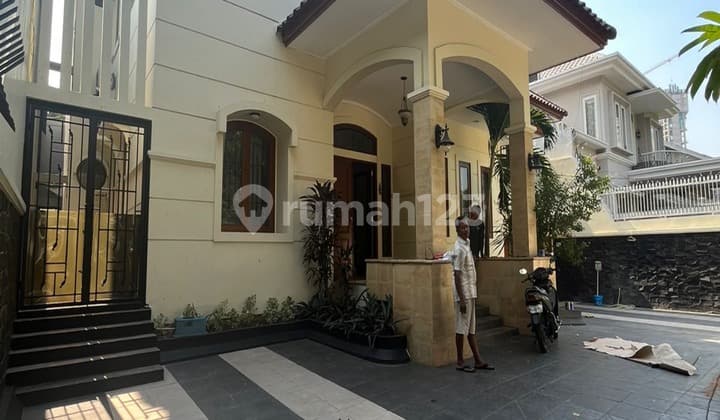 Sewa Rumah Area Brawijaya , Two Gate Cocok Untuk Hunian Dan Kantor Letal Sangat Strategis Semi Furnished Bagus