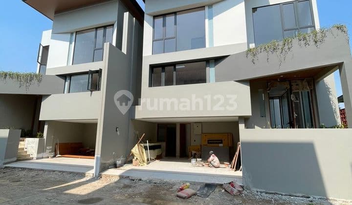Rumah Mewah Cilandak, Kolam Renang Bersama, 5 Menit ke Mall & Tol