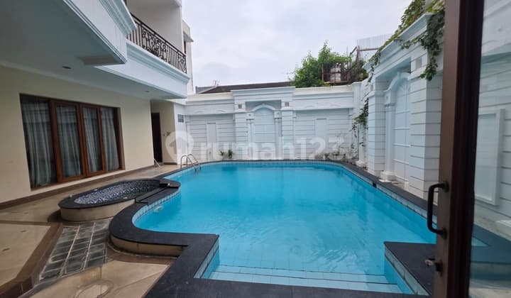 Disewakan Rumah Mewah Dengan Kolam Renang Di Kompleks Prestisius Pondok Indah