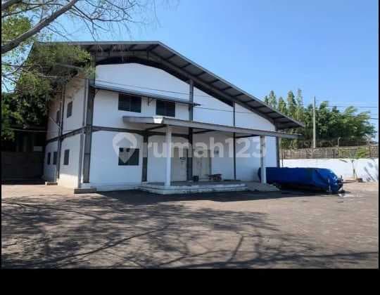 For Sale Factory On Raya Semarang Demak Km9 (Main Pantura Road) Land Area: 41,000 M2 Building Area: 25,000 M2 Demak Distance to Tanjung Mas Port 12km. Ideal For Investment!