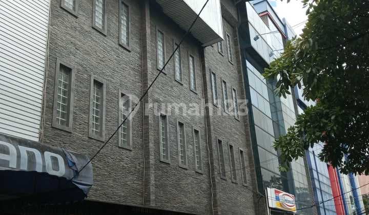 FOR SALE
3 ADJOINED SHOPHOUSES
GUNUNG SAHARI
SIZE 5 X 14 M2
3 Floors
Price Rp. 7 Billion/unit NEGOTIABLE