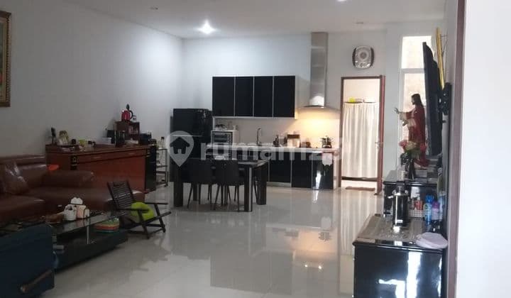 For Sale House In Pluit. 230 M2 land. 10 X 23 M2 building. 600 M2 certificate. Price IDR 9 Billion.