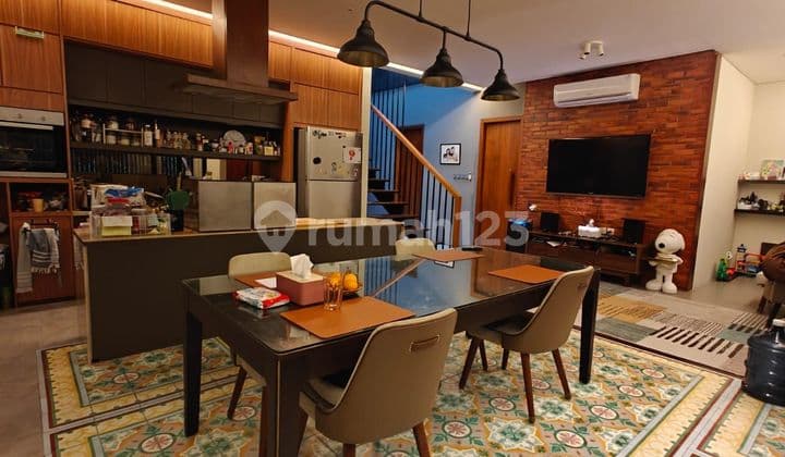 Rumah Hoek Mewah Di Jalan Guntur Menteng Lokasi Strategis Nyaman Dan Asri Depan Taman