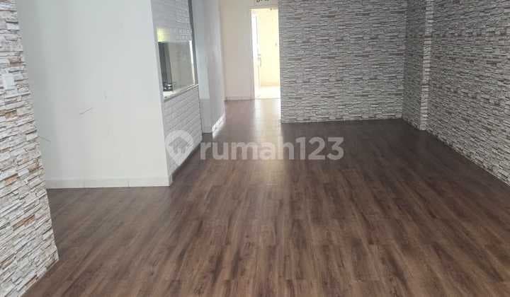 Disewakan Apartment Gading Resort Residences 103M² Semi Furnished (Kitchen Set & Ac) View Moi & Pool - 3+1 Kt, 2+1 Toilet