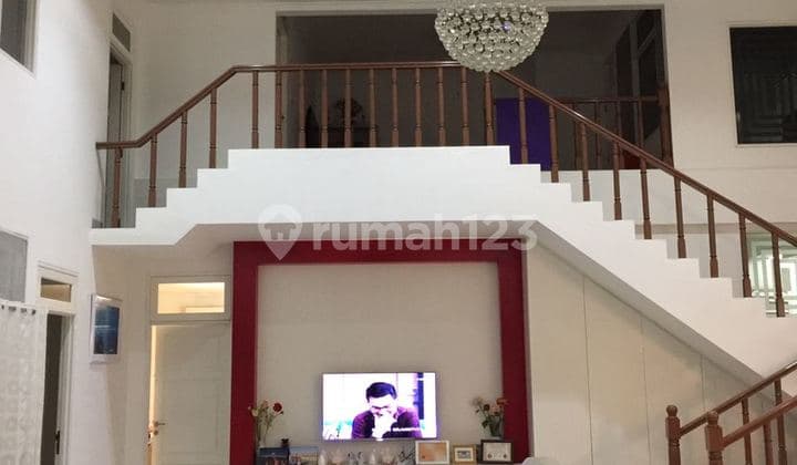 Dijual Rumah Hoek Besar Kayu Putih Tengah - LT 518 M², Garasi 6 Mobil