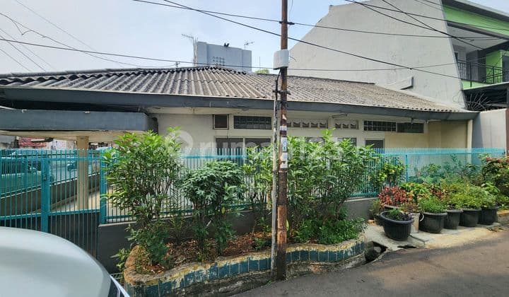 Rumah Lama Strategis di Petojo Murah Hitung Tanah Saja