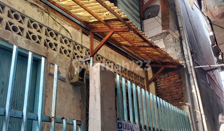 Old SHM House for Sale in Palmeriam Utara, East Jakarta *(Cash Only)*