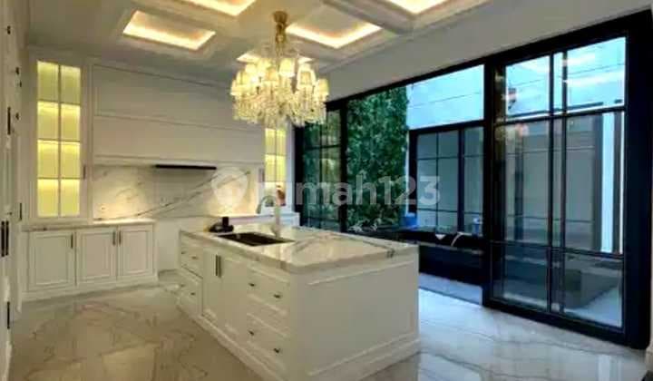 Dijual Rumah Modern Klasik Villa Gading Indah, Kelapa Gading, Brand New