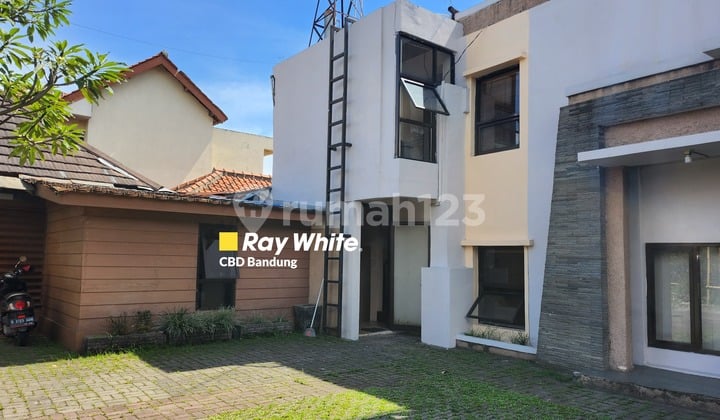 Murah. Gedung 2 Lantai Ex Kantor di Jl. Soekarno Hatta Bandung