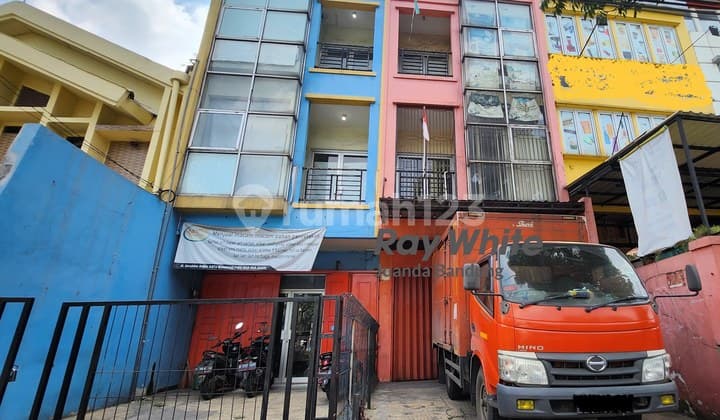 Ruko di area strategis dekat Kiara Arta