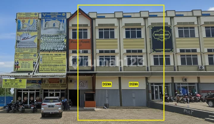 Sewa Ruko 3 Lantai Pinggir Jalan di Pramuka
