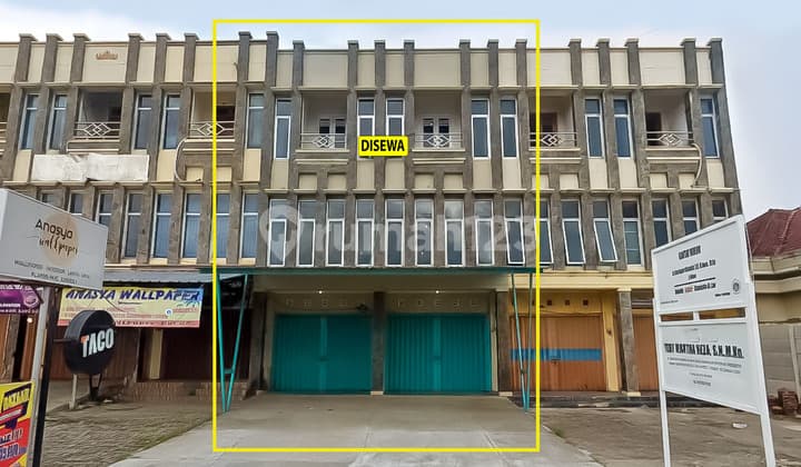 Rent a 3-Story Shop House by the Roadside in Way Halim