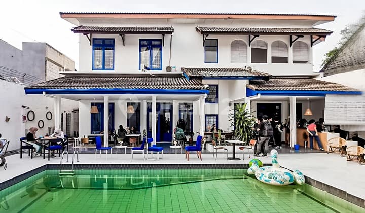 House Former Café Restaurant Swimming Pool 830 m2 Land Area Roadside in Cinere