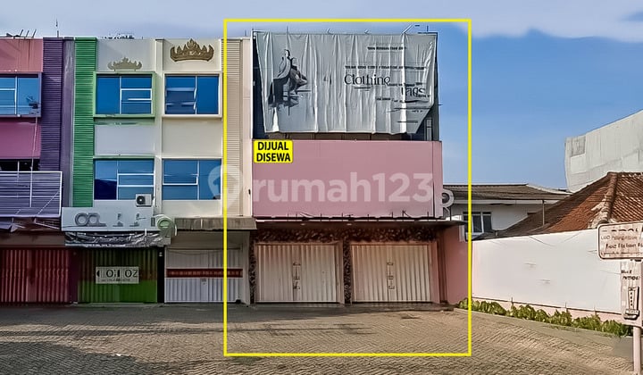 Sewa Ruko Gandeng 2 Pintu 3 Lantai di Enggal