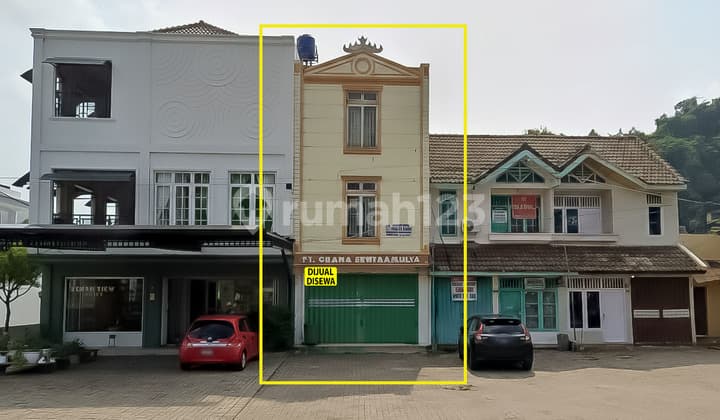 For Sale or Rent: 3-Street Shop Building by the Roadside in Gajah Mada