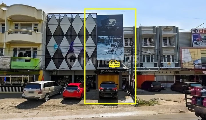 Sewa Ruko 3 Lantai Pinggir Jalan Gajah Mada