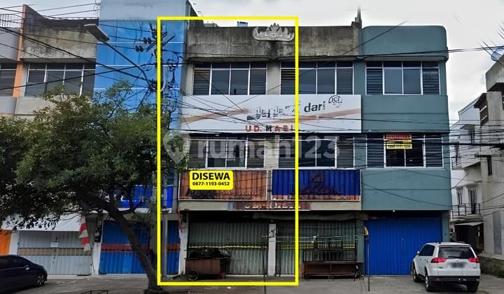 Sewa Ruko 3 Lantai Pinggir Jalan Kartini di Tanjung Karang