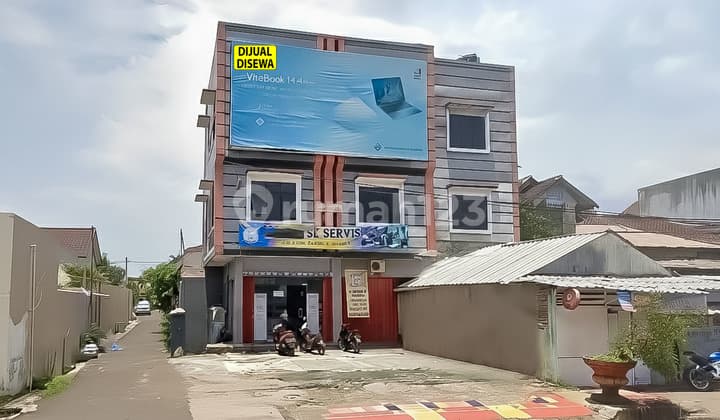 Sewa Ruko Gandeng 3 Pintu 3 Lantai Jalan Ahmad Yani