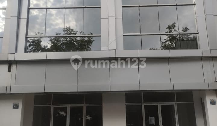 For Sale, 4-Story Shophouse at Golf Island PIK, Size 4.5x15 m², North Jakarta