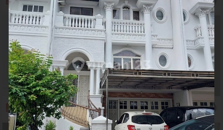 For Sale Pik Cluster Florence 3-Storey House Size 8x20 m2 in North Jakarta
