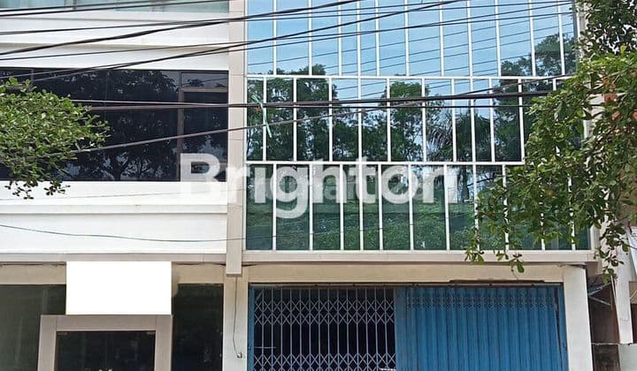 RUKO BESAR 2 UNIT JADI SATU PINGGIR JALAN BESAR SEBELAH HOTEL BANDARA