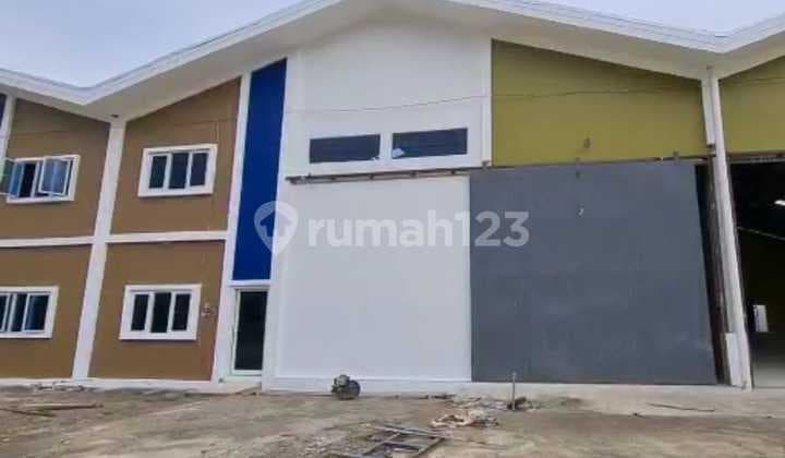 Gudang di Daerah Industri di Kariangau