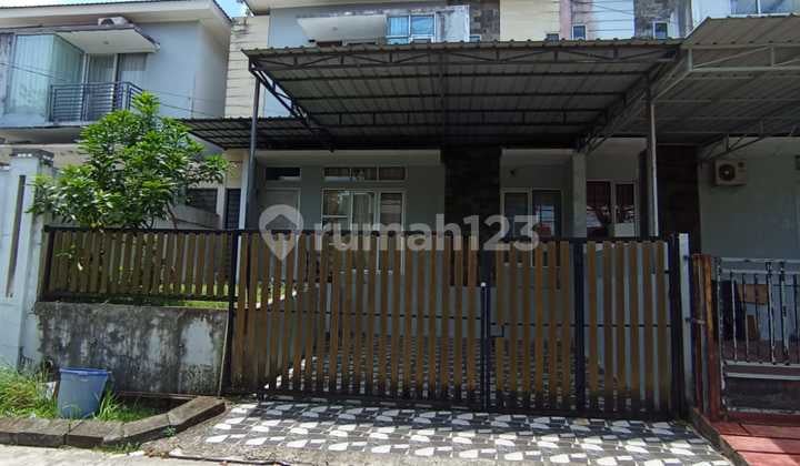 Rumah Cantik Minimalis 2 Lantai di Regency